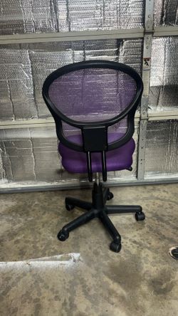 Desk Chair – Clean, Rolling, Ready to Use