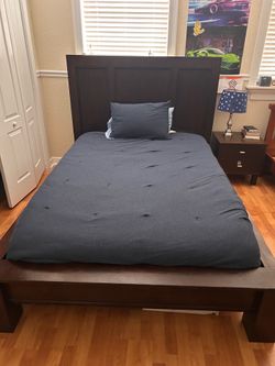 Full Size bed