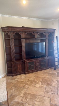 Entertainment center