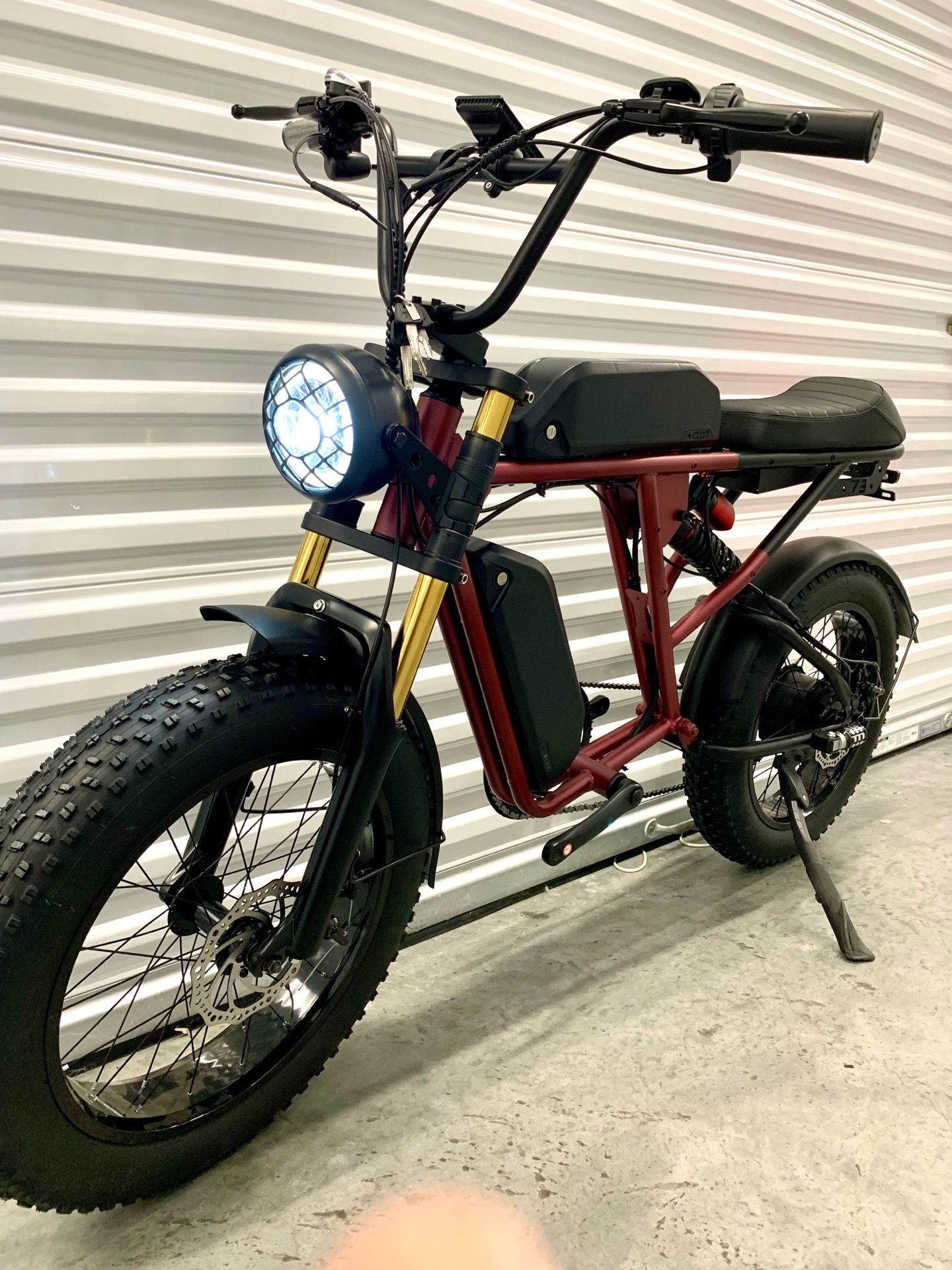 New - 70’s Style Electric Bench Seat Cruiser Style E-Bike, 750/1000W/26ah/Dual Twin Battery/33mph