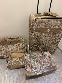 Compass luggage set