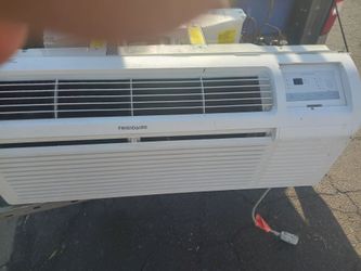 Wall AC unit 220 volts