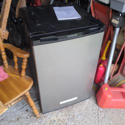 Frigidaire Dorm Fridge/Freezer 2.4 CU