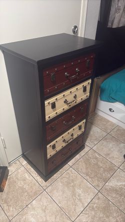 Dresser