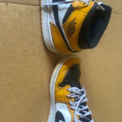 “yellow Ochre” Jordan 1s 