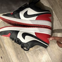 Air Jordan 1 Low Black Toe 