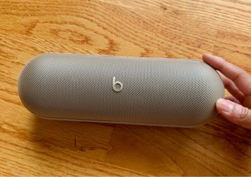 Beats Pill Wireless Bluetooth Speaker (Champagne Gold) – Mint Condition