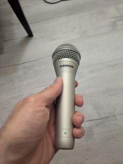 Samson Q1U USB Microphone w/ Stand, USB Cable & Storage Bag