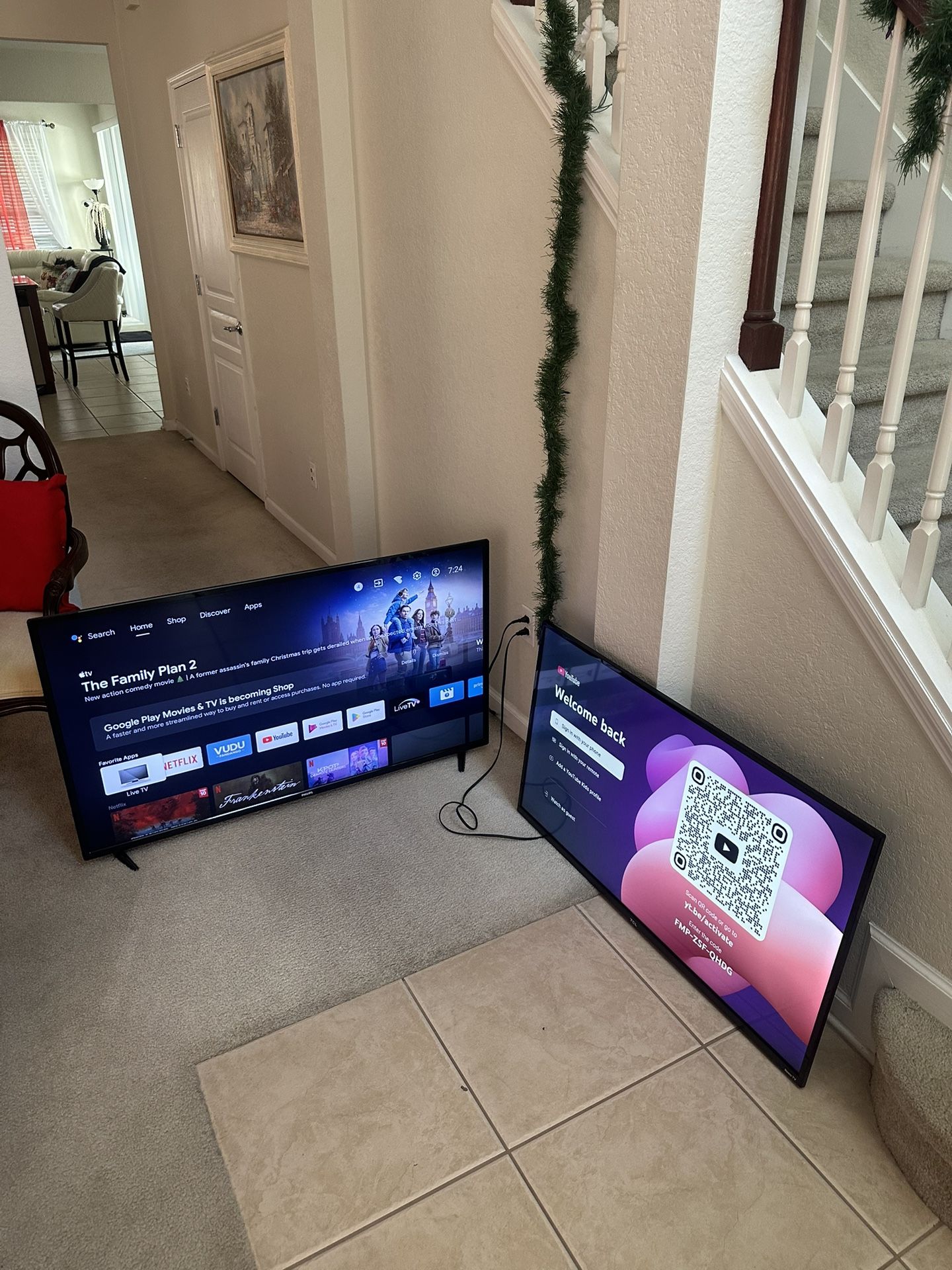 Two TV πΊ Smart 50β 43β Phillips And TLC