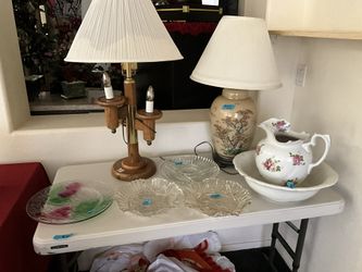 Mid Century Wooden Table Lamp With Candle Type Bulbs.