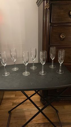 Set of 7 Clear Glass Champagne Flutes
