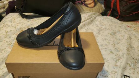 Clarks- Meadow Rae Black Lea (Size 6.5)