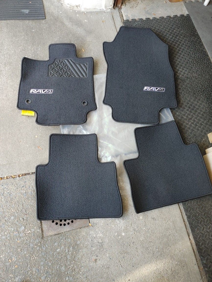 Toyota Rav4 Carpet Floor Mats New Open box Item