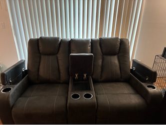 Dual Reclining Couch with USB Charging Ports – Excellent Condition