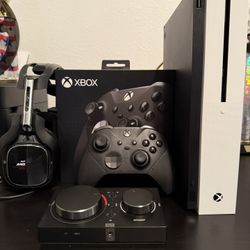  Video Game Package (Xbox One) 