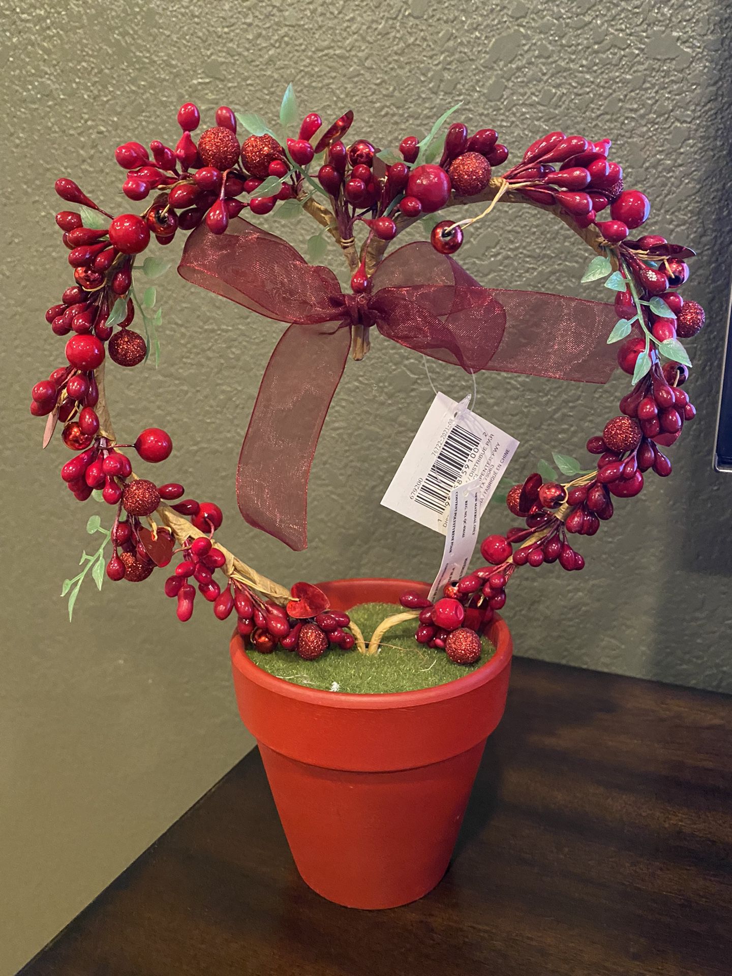 Berry Heart Topiary Table Top