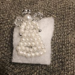 Handmade Pearl Angle Pin