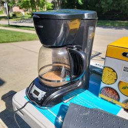 Black and Decker barely Used 12 Cup Coffee Maker