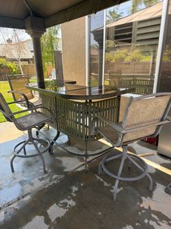 Outdoor bar