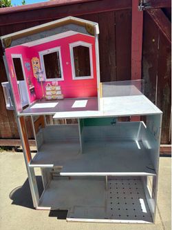 Rainbow dollhouse