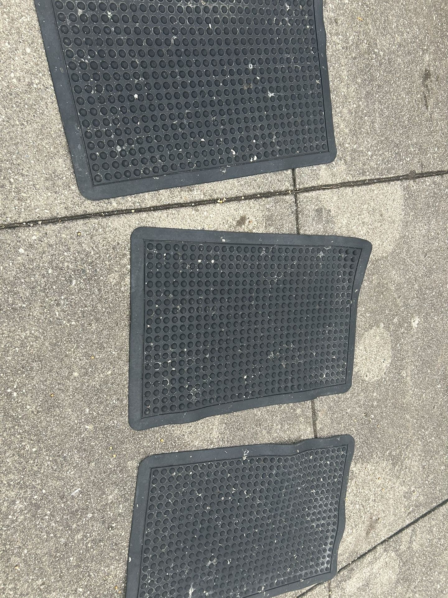 Heavy duty restaurant mats
