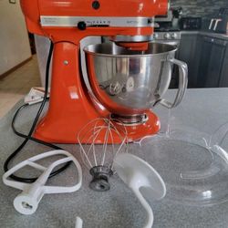 Kitchenaid Stand Mixer  (Artisan) Lots Of Attachments 
