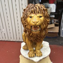 Large Lion Statue 
