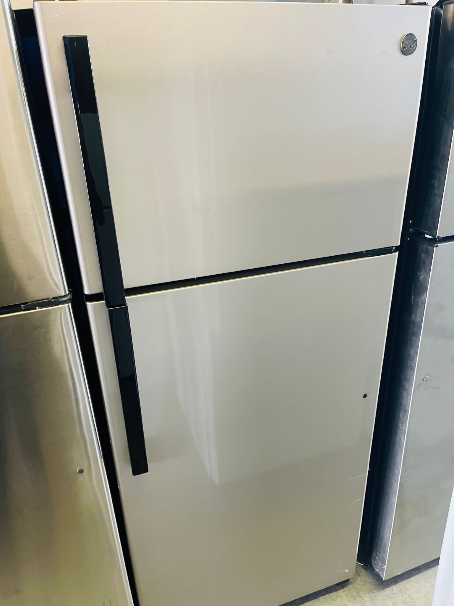 ge top freezer new scratch and dent