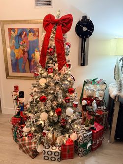 6’ Pre-Lit Flocked Christmas Tree – Puleo for Macy’s – Ornaments Included
