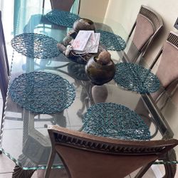 Good Table One Leg Need To Get Tighing 