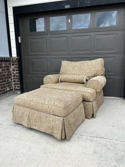 Gorgeous Broyhill Oversized Lounge Chair