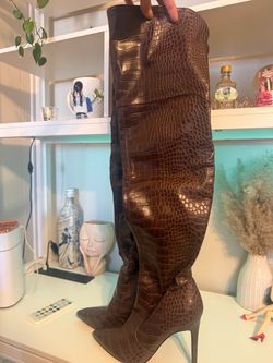 Botas guess   “7”