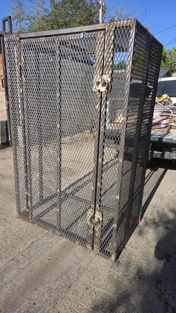 Es Una Casa De Seguridad