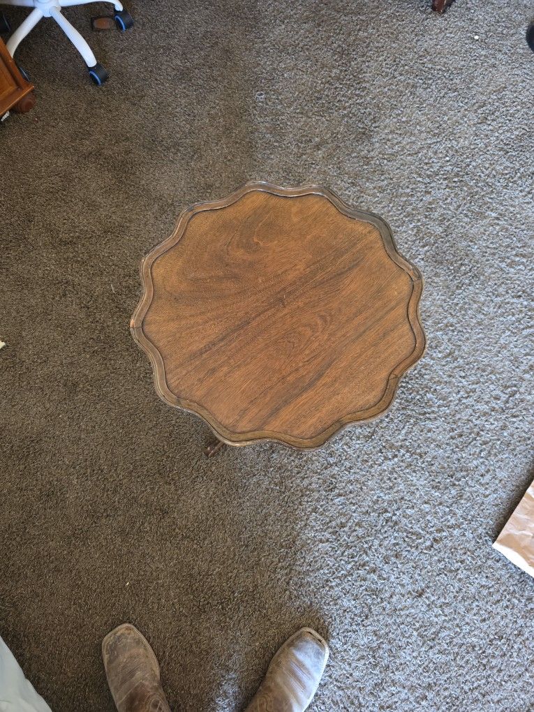 1920 To 1930 Pie Crust Lamp Table