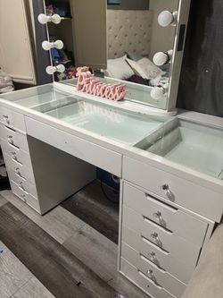 White Vanity Desk with Hollywood Mirror and Drawers