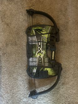 New Barnett Tomcat Youth Compound Bow 17- to 22-pound draw weight