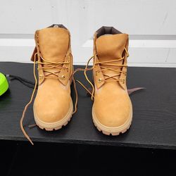 Boys Size 4 Timberland Boots 