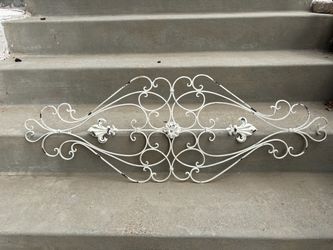 Sintosin Distressed White Wrought Iron Scroll Wall Art