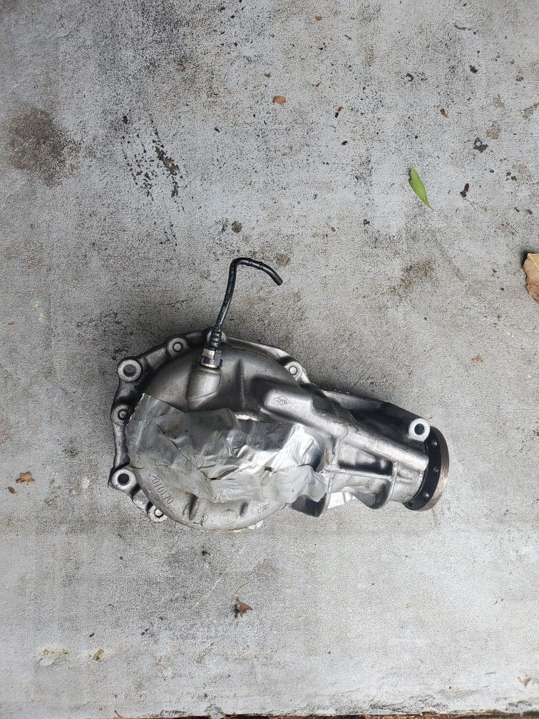 BMW AXLE DIFFERENTIAL CARRIER OEM
