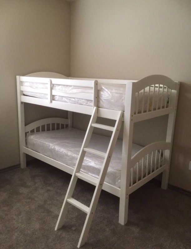 WHITE TWIN/TWIN BUNK BED WITH MATTRESS ALL NEW