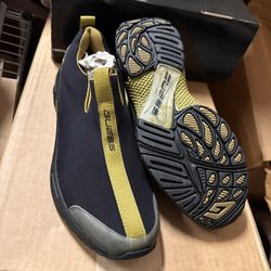 Guess Men Shoes Size 9 NEW
