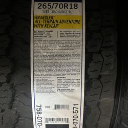 2 Goodyear Wrangler AT’s 265/70r18