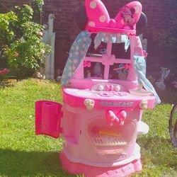Minnie mouse play kitchen