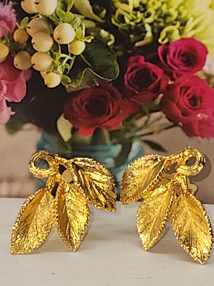 #1589, VINTAGE SIGNED (POLCINI) CLIP 3 LEAF EARRINGS, ENAMEL