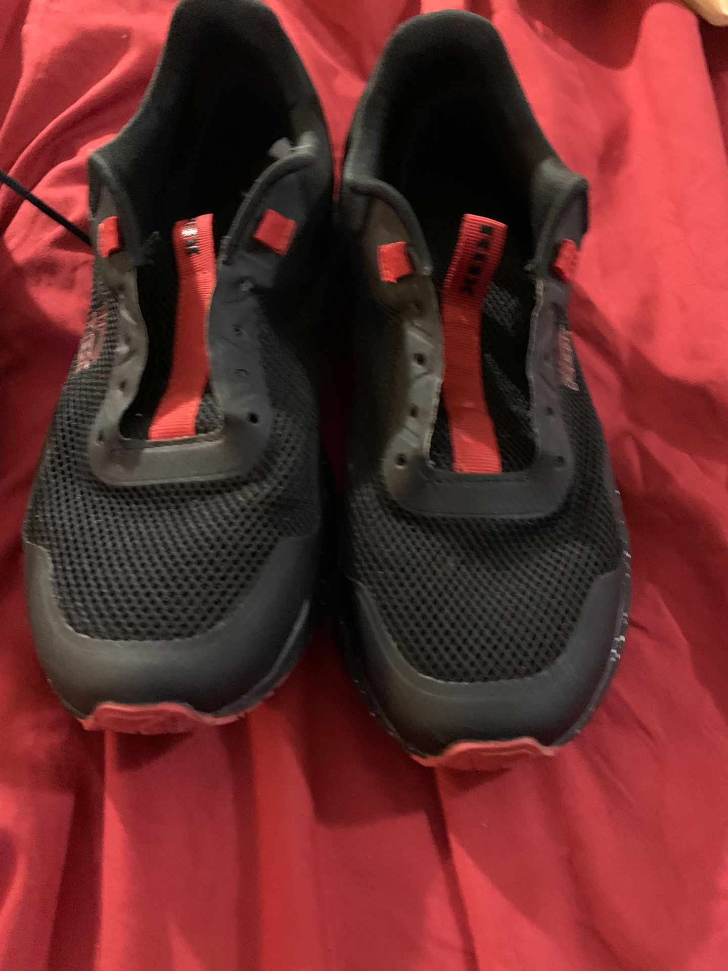 Size 9 Black And Red Nikes
