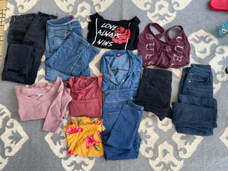 Lot of 12 Women’s Clothing - GUESS shirts And Jeans - small/medium