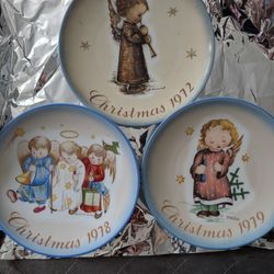 Vintage Christmas Collectors Plates