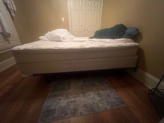Box Spring / Foundation for a Queen Mattress