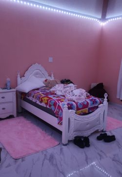 Cama Para Niña Con Sus 2 Cajoneras Alos Lados