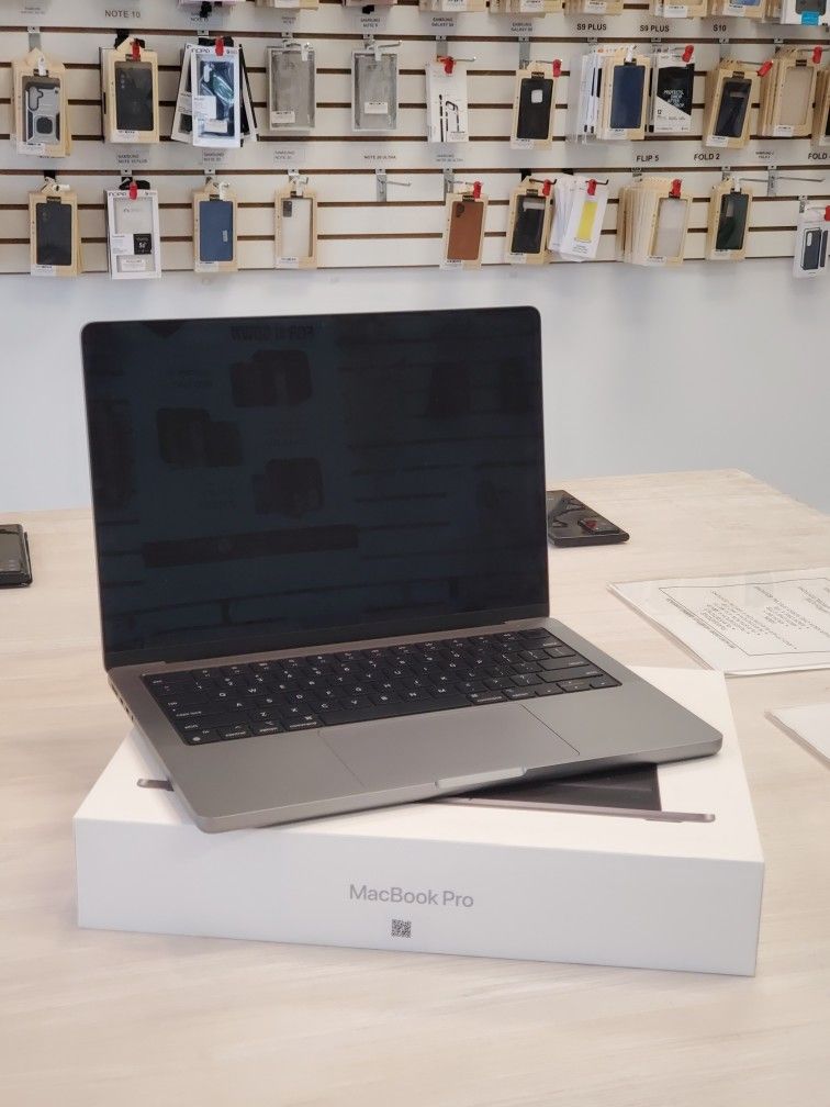 Apple MacBook Pro M2 Chip Laptop 2022 Model 8C CPU / 10C GPU / 256B - $5 Today and Rest Later! Message us now